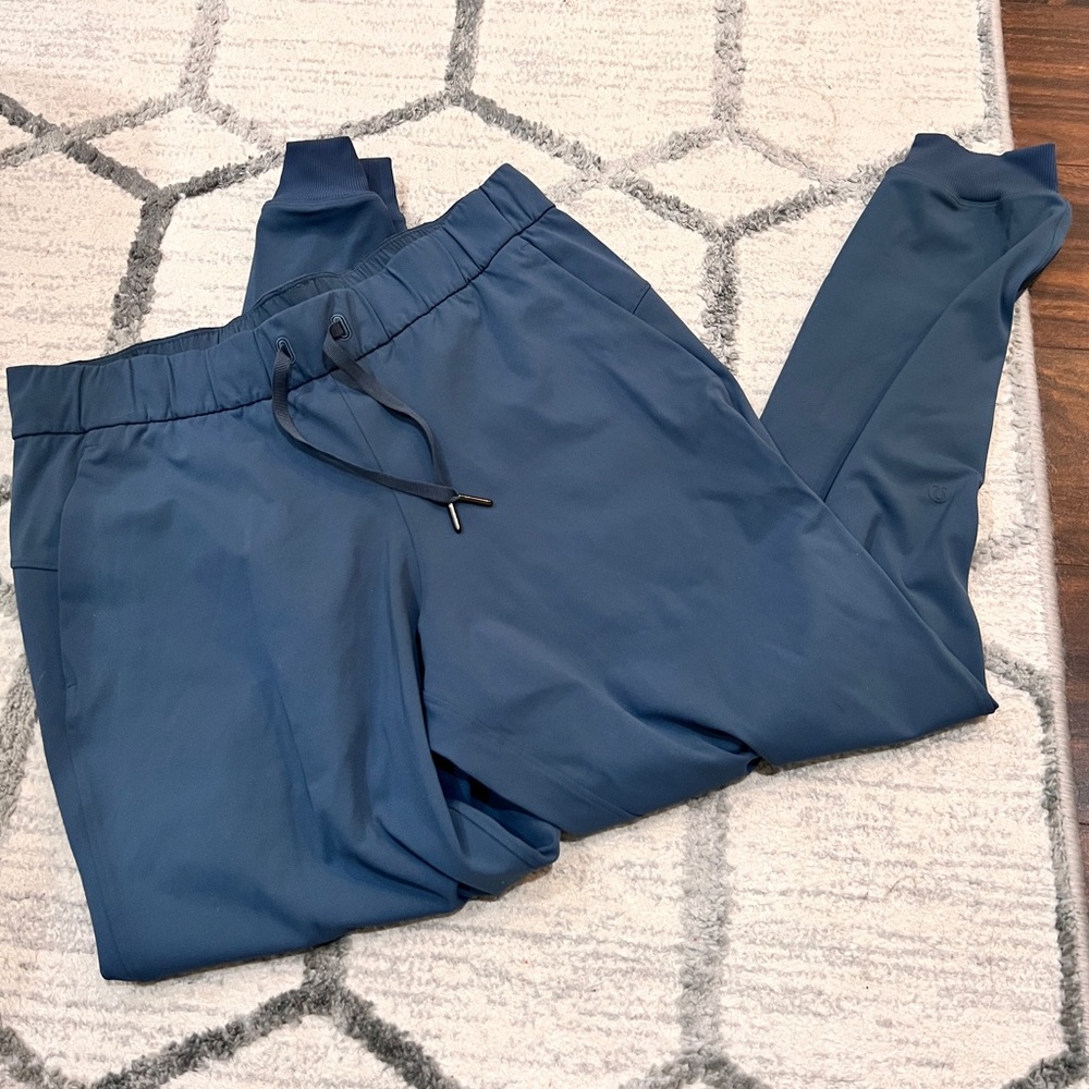 SALE: Like New Lululemon Stretch High Rise Joggers